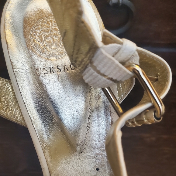 Vintage Versace platform sandal with a bright yellow sole - Picture 5 of 8